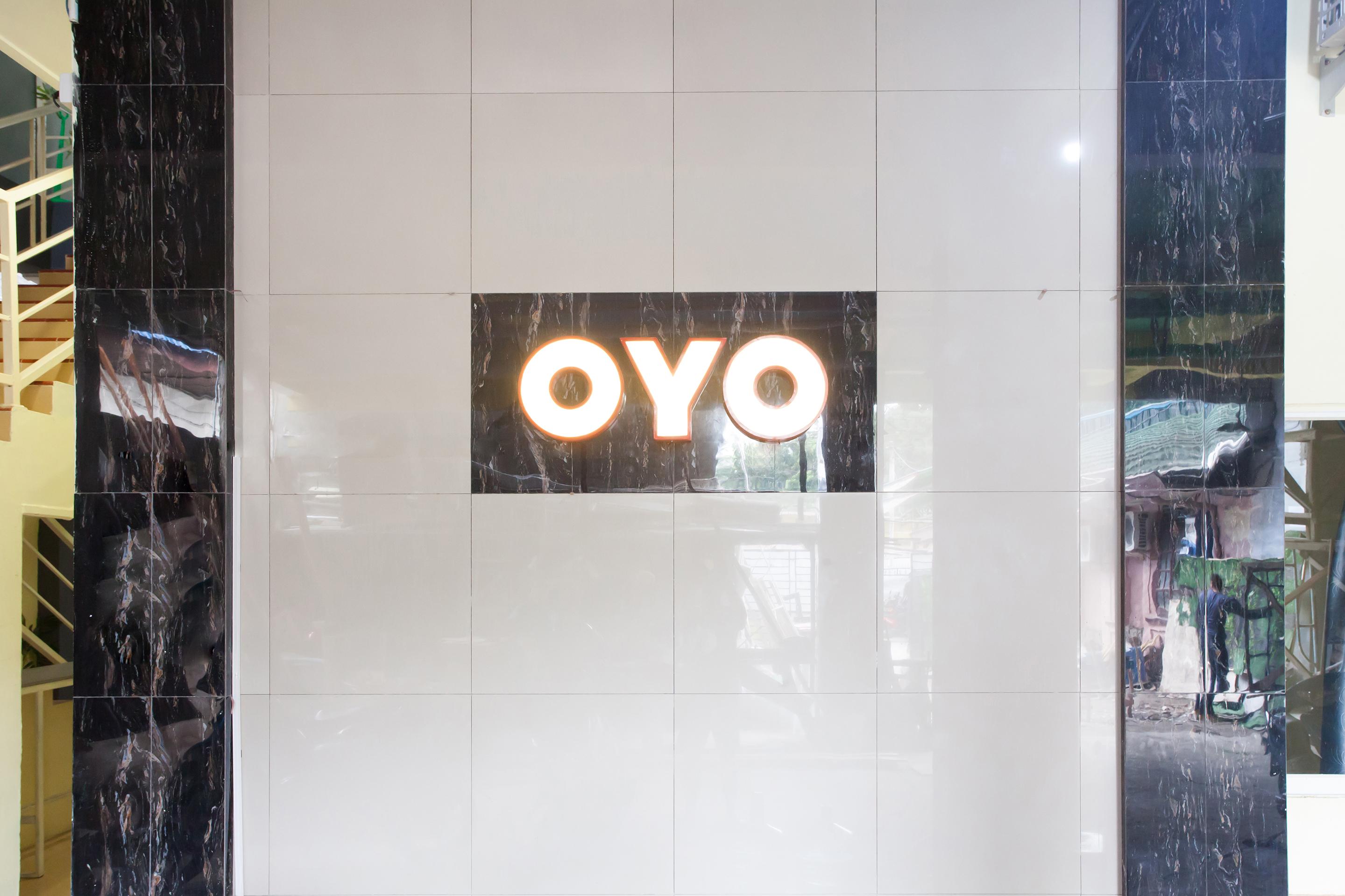 Oyo 990 Stadion Residence Syariah Medan Exterior foto