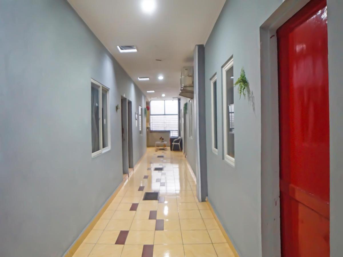 Oyo 990 Stadion Residence Syariah Medan Exterior foto