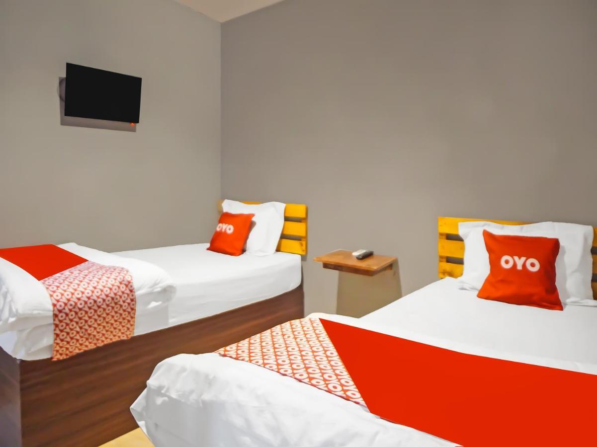 Oyo 990 Stadion Residence Syariah Medan Exterior foto