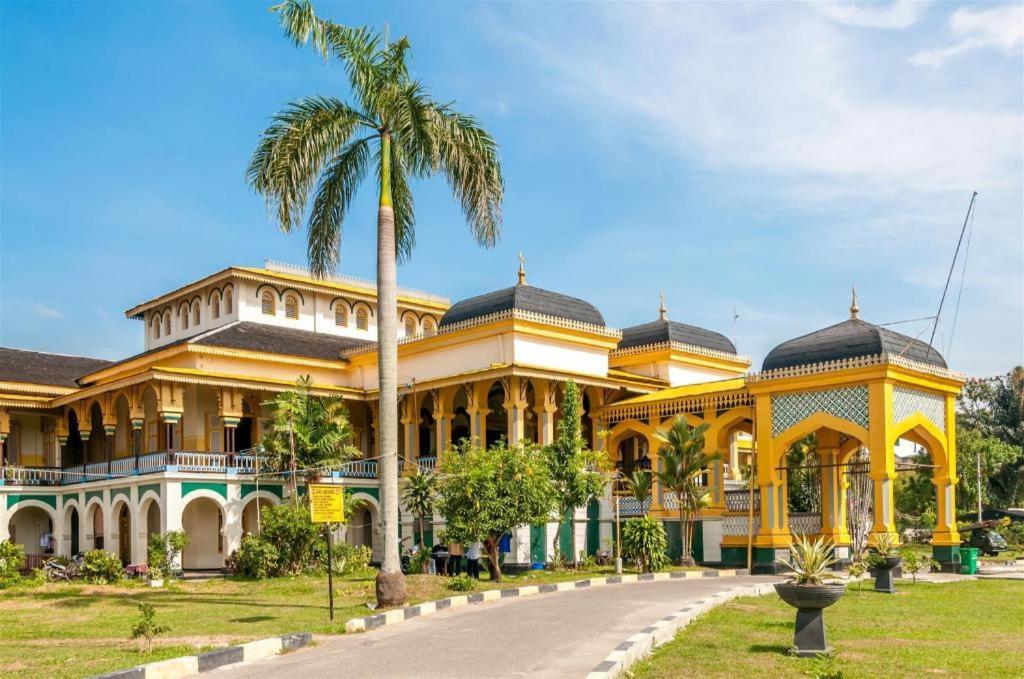 Oyo 990 Stadion Residence Syariah Medan Exterior foto